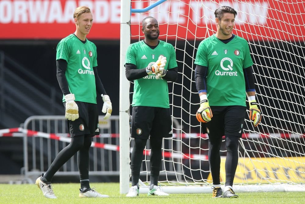 Ce cadou a primit antrenorul Liviu Ciobotariu de ziua lui: un campion al Olandei cu Feyenoord la FC Voluntari!_15