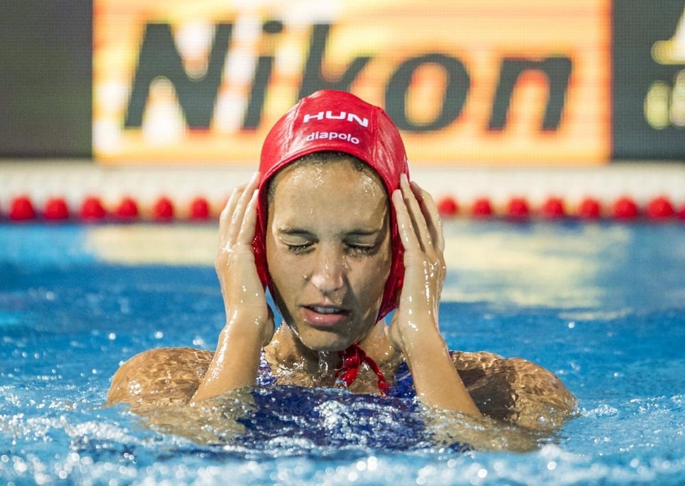 Edina Gangl, portarul naționalei Ungariei, a rămas însărcinată după ce a luat argintul la Mondiale!_12