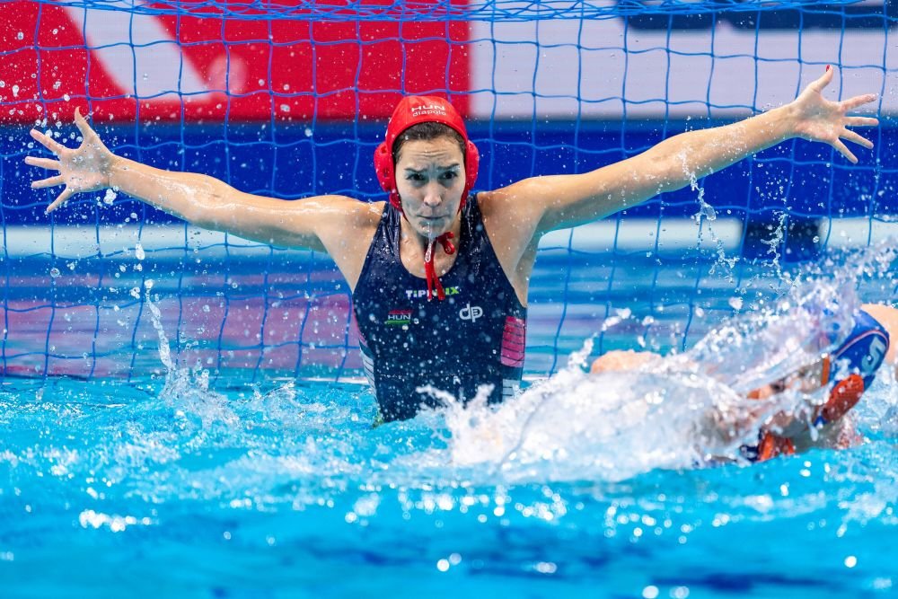 Edina Gangl, portarul naționalei Ungariei, a rămas însărcinată după ce a luat argintul la Mondiale!_18