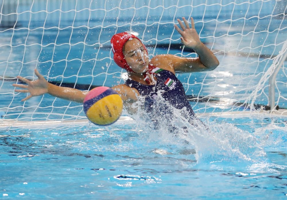 Edina Gangl, portarul naționalei Ungariei, a rămas însărcinată după ce a luat argintul la Mondiale!_19