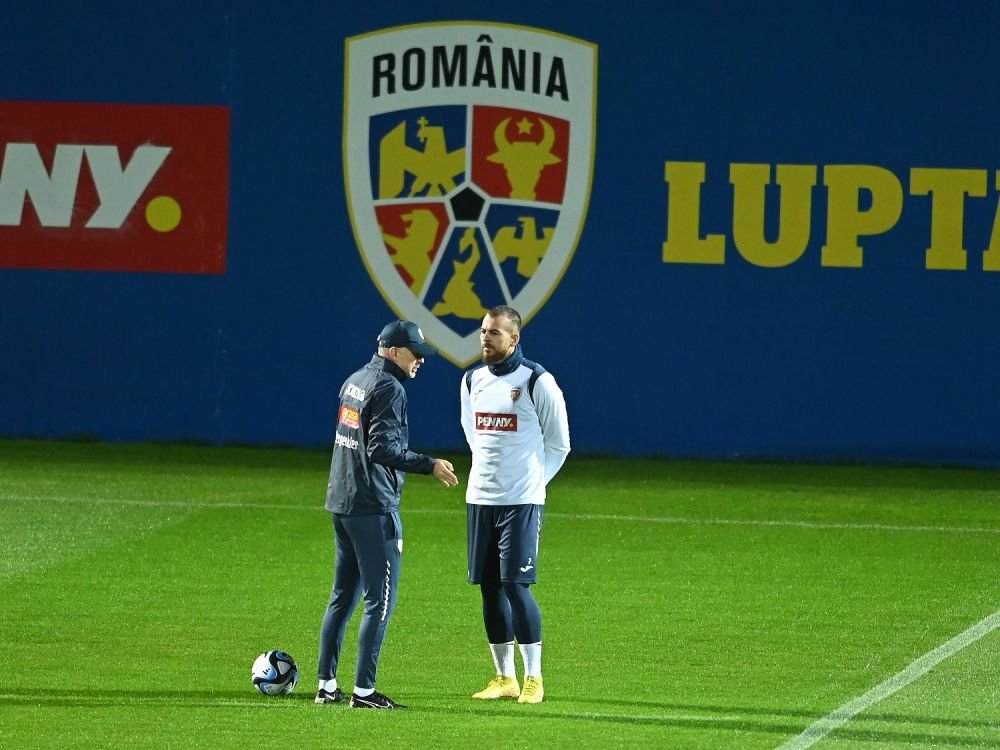 Edi Iordănescu l-a băgat în ședință chiar pe gazon! Imagini din cantonamentul naționalei_10