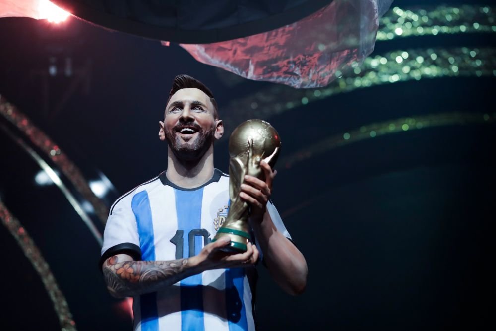 Statuie a lui Leo Messi la sediul CONMEBOL, lângă cele ale lui Maradona și Pele_2