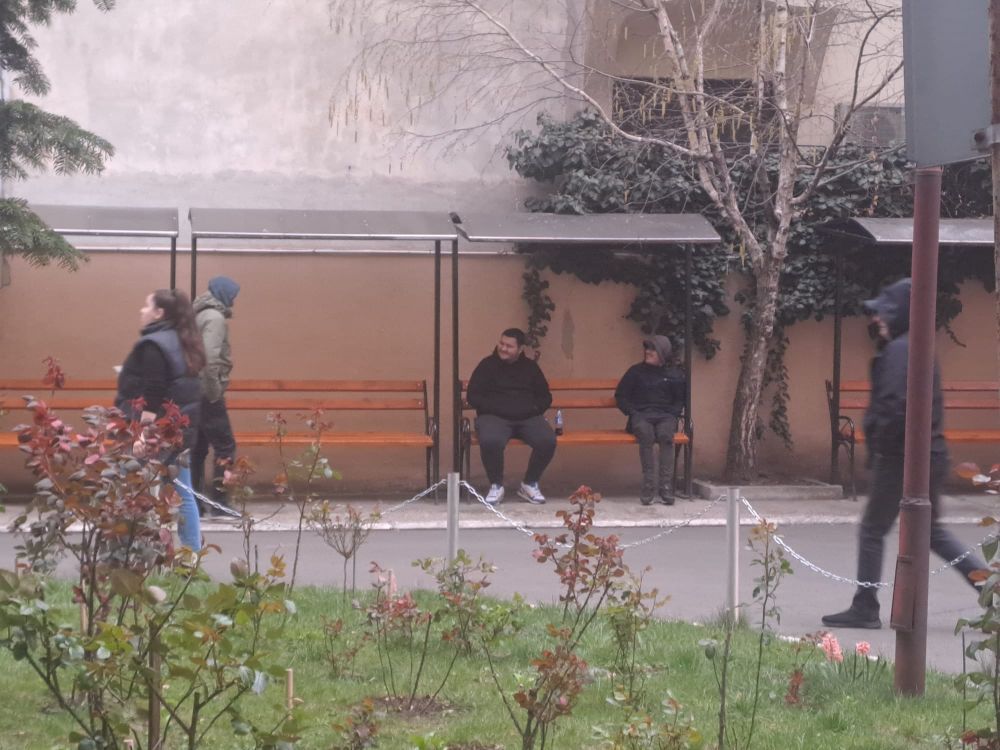 Fanii FCSB au trimis pizza pentru susținătorii CSA Steaua care așteaptă la ÎCCJ_3
