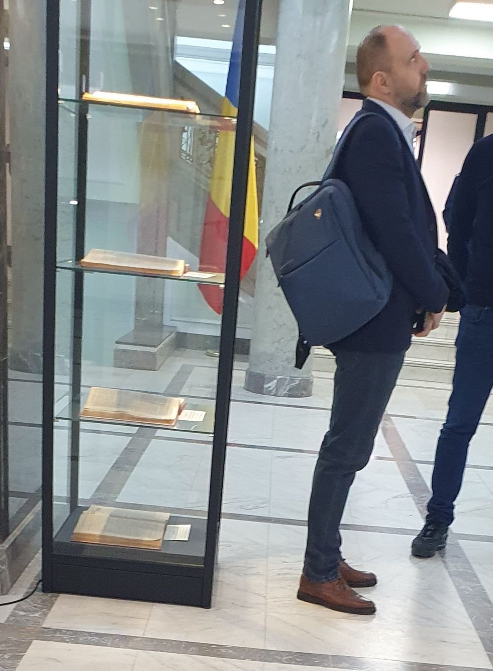 Fanii FCSB au trimis pizza pentru susținătorii CSA Steaua care așteaptă la ÎCCJ_5