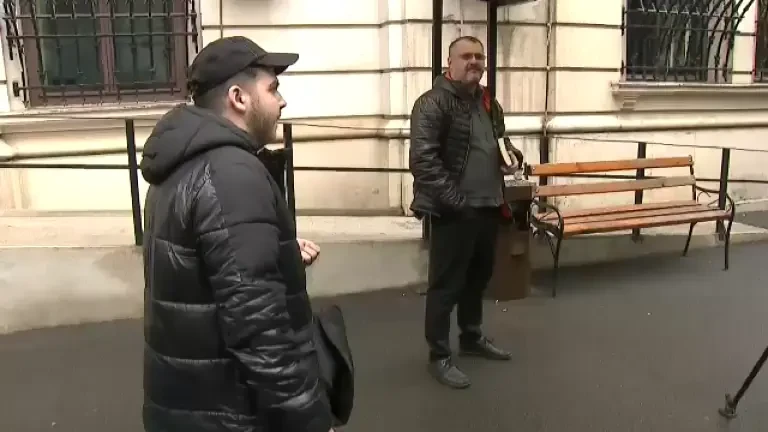 Fanii FCSB au trimis pizza pentru susținătorii CSA Steaua care așteaptă la ÎCCJ