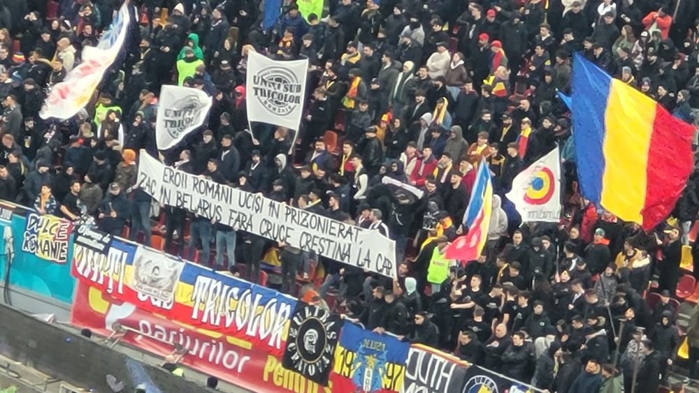 Bannerele suporterilor României cu „tentă” din meciul cu Belarus_3