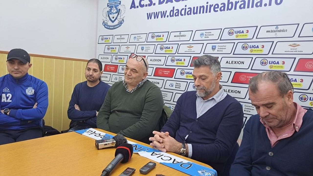 S-a ales praful de o echipă de tradiție! Au încasat 75 de goluri în Liga 3, cu un antrenor vedetă și investitori străini_3