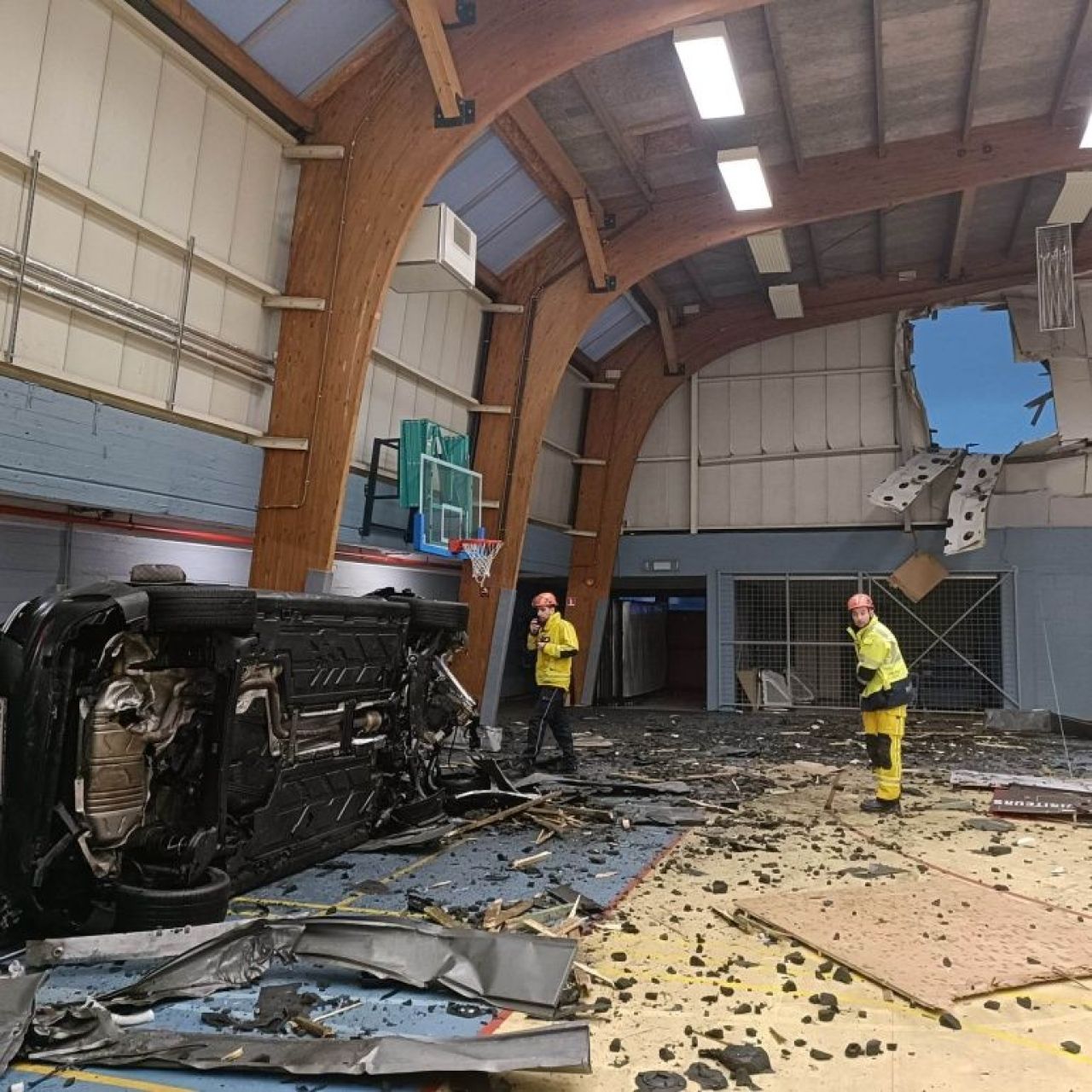 Accident teribil în Belgia! Un coleg al lui Valentin Cojocaru a intrat cu mașina într-o sală de sport_4