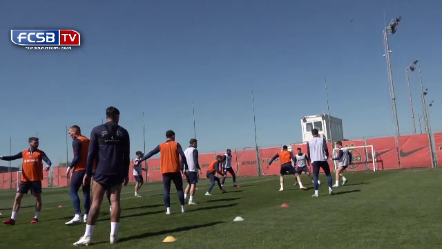 Jucătorii FCSB-ului s-au dat în spectacol la primele antrenamente cu Charalambous. Imagini savuroase cu Andrei Vlad în prim-plan_7