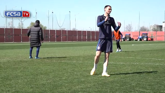 Jucătorii FCSB-ului s-au dat în spectacol la primele antrenamente cu Charalambous. Imagini savuroase cu Andrei Vlad în prim-plan_8
