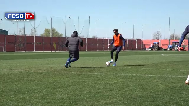 Jucătorii FCSB-ului s-au dat în spectacol la primele antrenamente cu Charalambous. Imagini savuroase cu Andrei Vlad în prim-plan_9