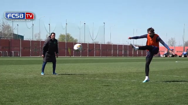 Jucătorii FCSB-ului s-au dat în spectacol la primele antrenamente cu Charalambous. Imagini savuroase cu Andrei Vlad în prim-plan_10