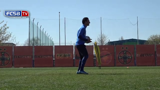Jucătorii FCSB-ului s-au dat în spectacol la primele antrenamente cu Charalambous. Imagini savuroase cu Andrei Vlad în prim-plan_11