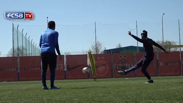 Jucătorii FCSB-ului s-au dat în spectacol la primele antrenamente cu Charalambous. Imagini savuroase cu Andrei Vlad în prim-plan_12