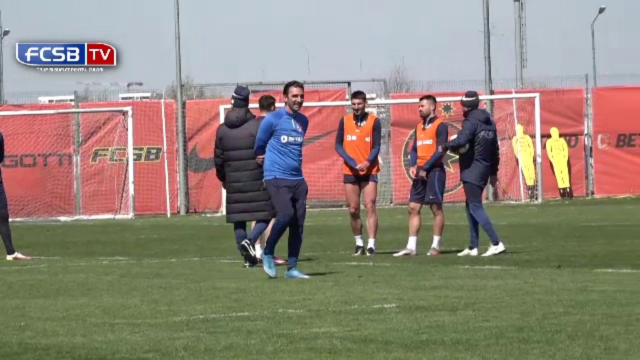 Jucătorii FCSB-ului s-au dat în spectacol la primele antrenamente cu Charalambous. Imagini savuroase cu Andrei Vlad în prim-plan_15