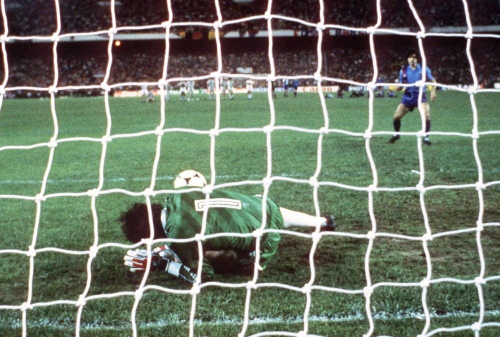Helmut Duckadam împlinește azi 64 de ani! Cele mai tari imagini cu Eroul de la Sevilla_4