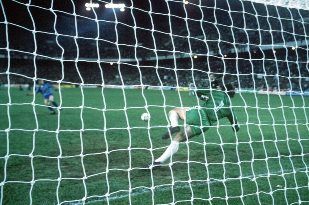 Helmut Duckadam împlinește azi 64 de ani! Cele mai tari imagini cu Eroul de la Sevilla_6