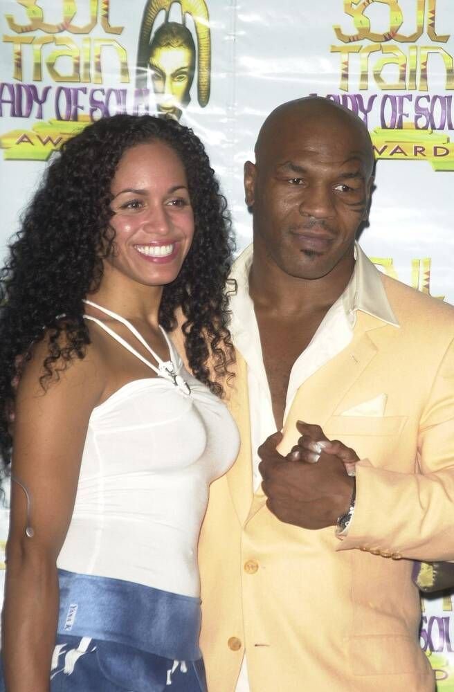 Ce business are Mike Tyson în Amsterdam. 