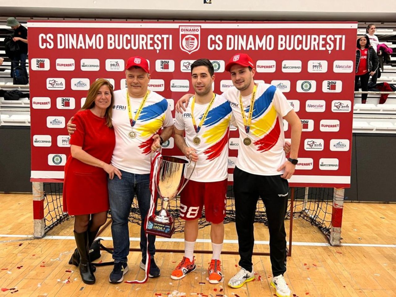 Family Portrait. Xavi Pascual a sărbătorit cu familia un nou titlu cucerit cu Dinamo _1