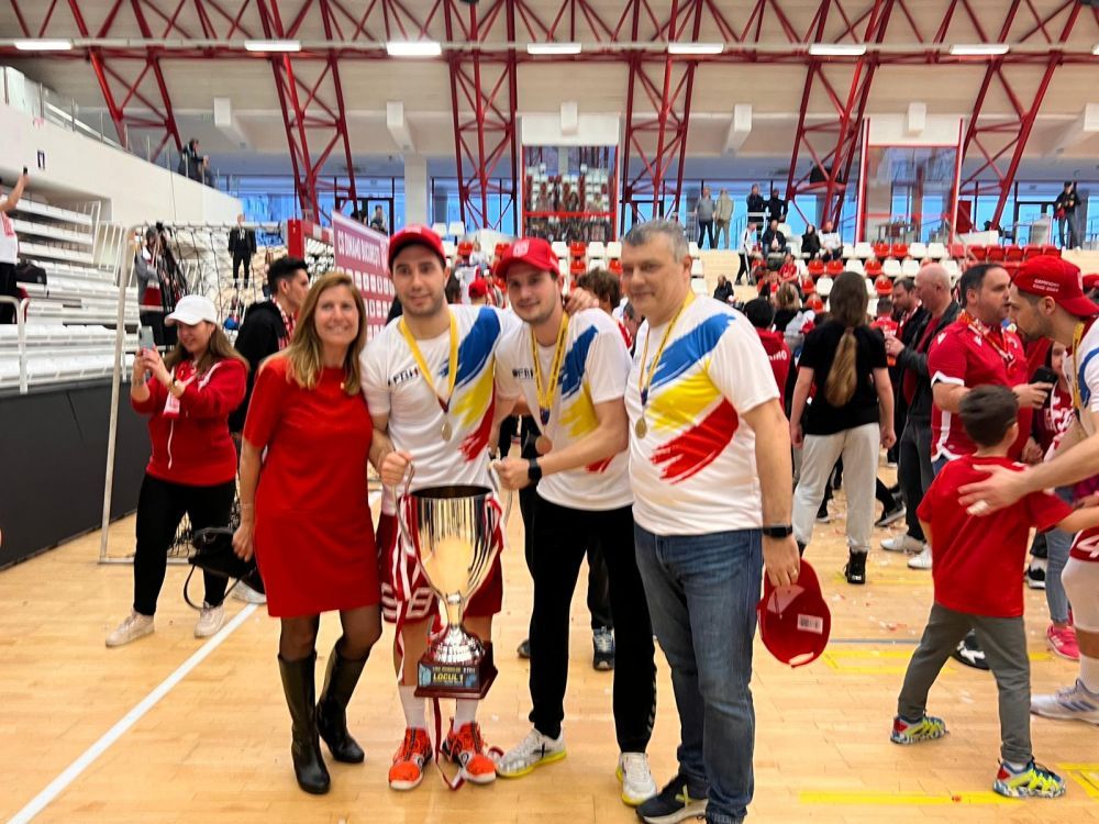 Family Portrait. Xavi Pascual a sărbătorit cu familia un nou titlu cucerit cu Dinamo _2