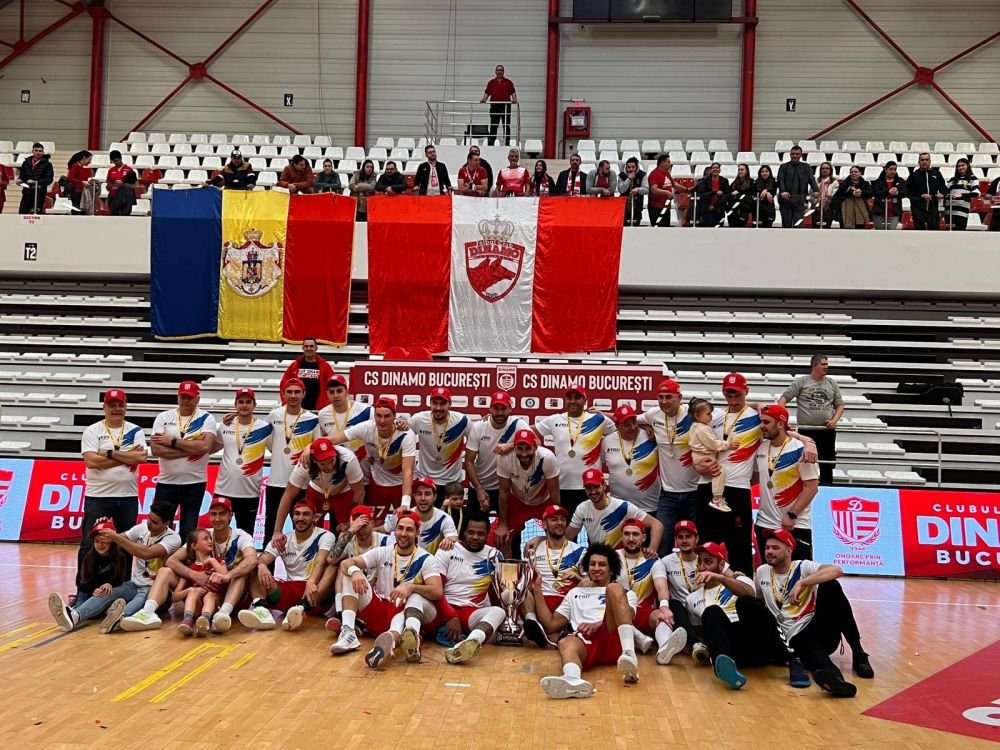 Family Portrait. Xavi Pascual a sărbătorit cu familia un nou titlu cucerit cu Dinamo _6
