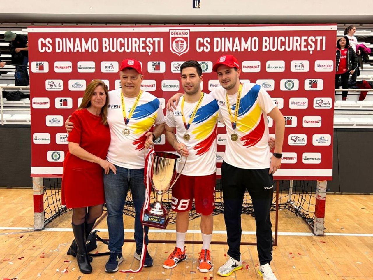 Family Portrait. Xavi Pascual a sărbătorit cu familia un nou titlu cucerit cu Dinamo _9