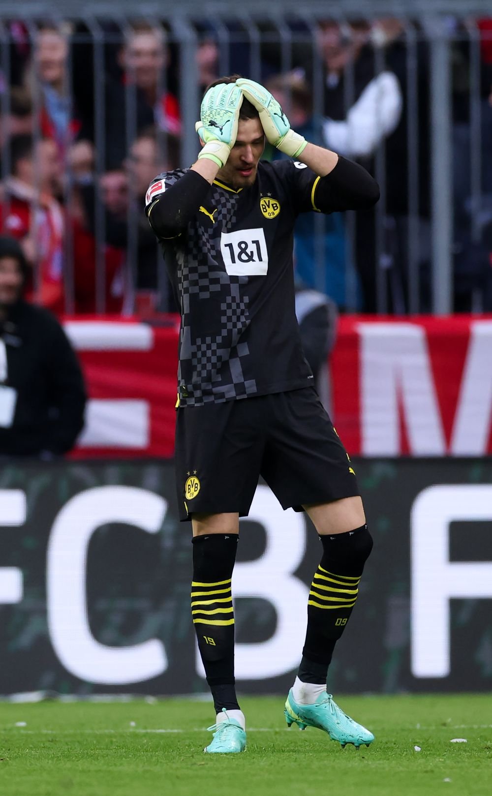 Portarul lui Dortmund, gafă de proporții în derby-ul cu Bayern: 