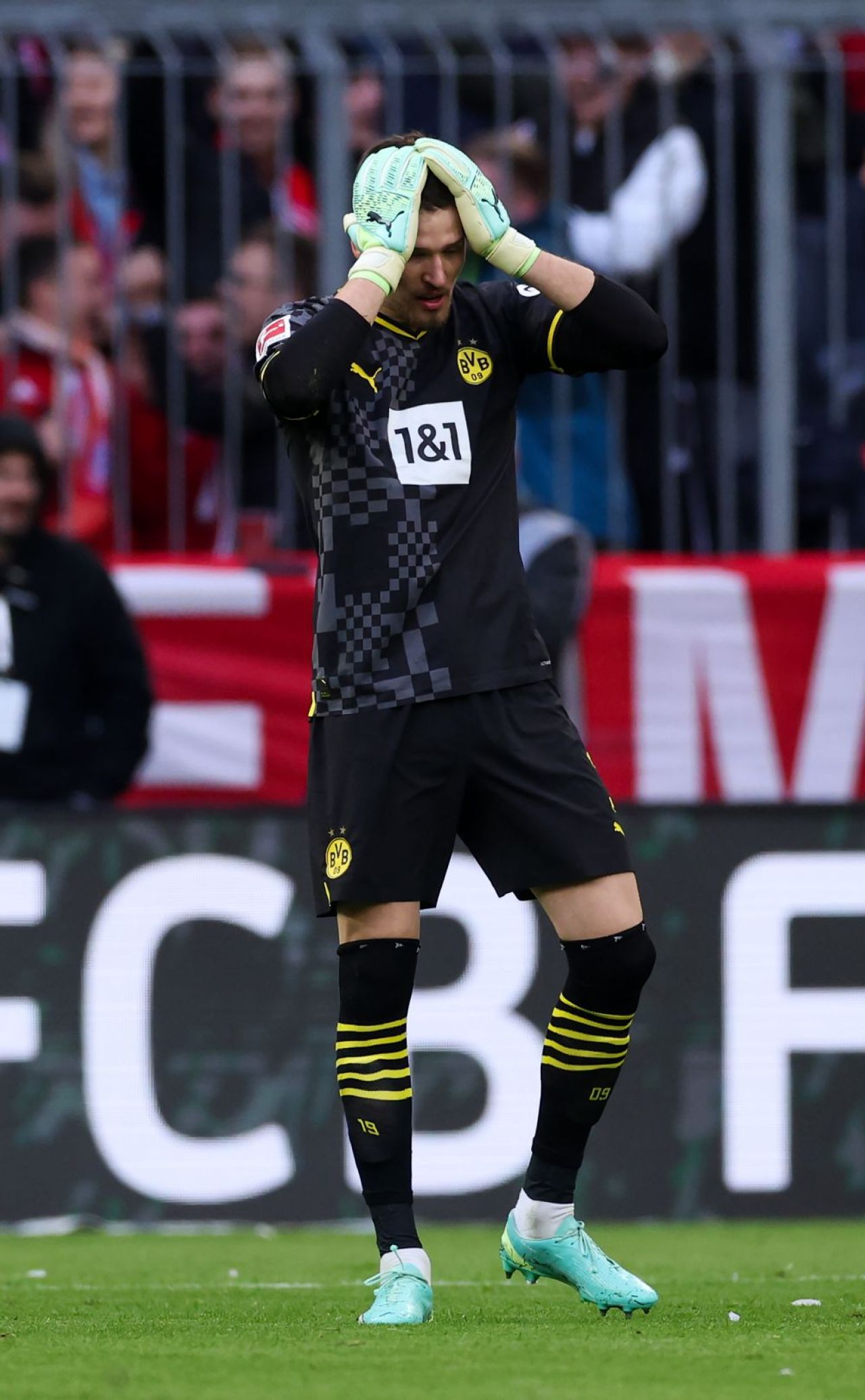 Portarul lui Dortmund, gafă de proporții în derby-ul cu Bayern: