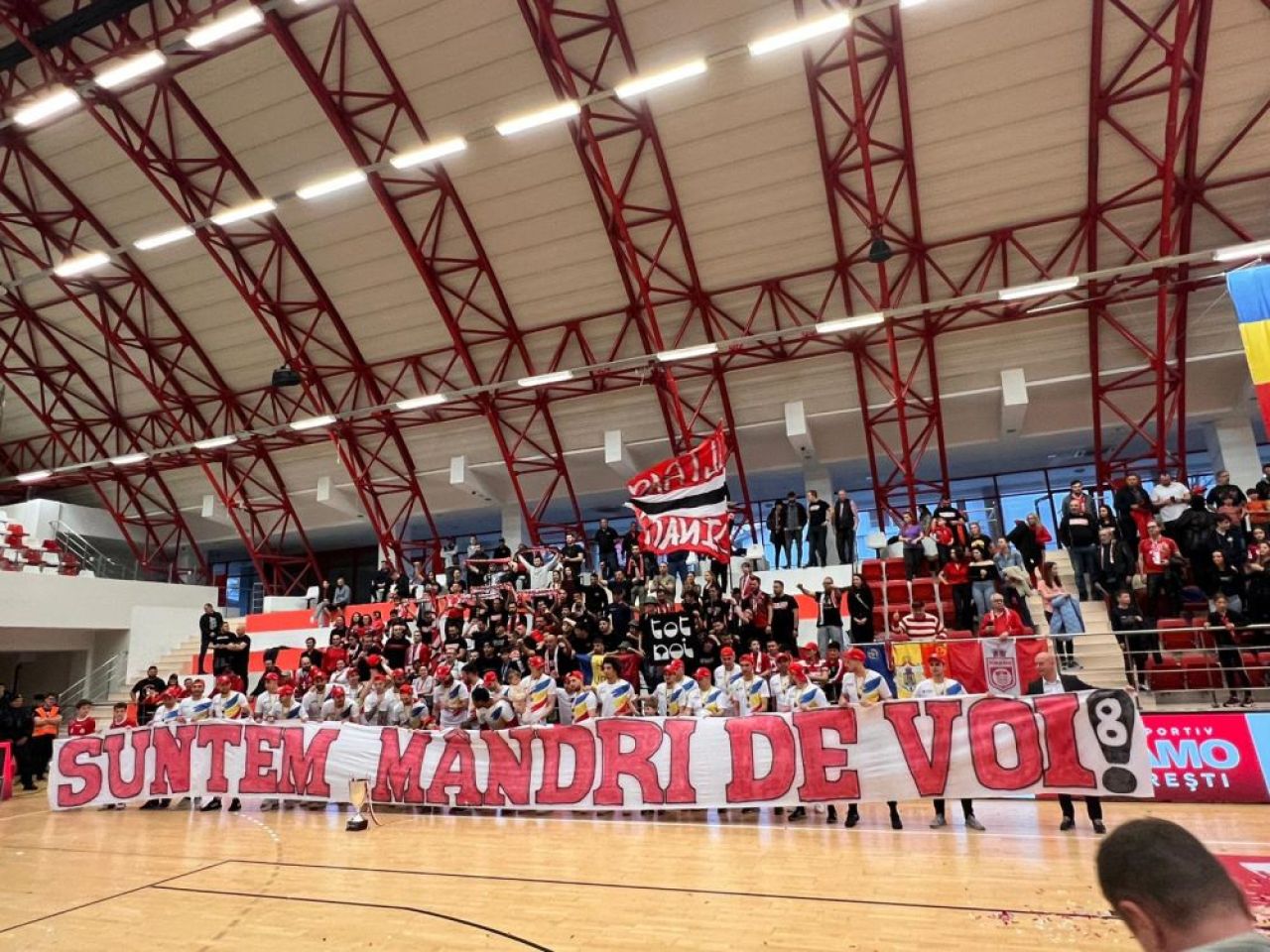 Cu puls 120! Dinamoviștii, adrenalină pură la ceremonia de premiere. Vali Ghionea & Co au cucerit un nou titlu _10
