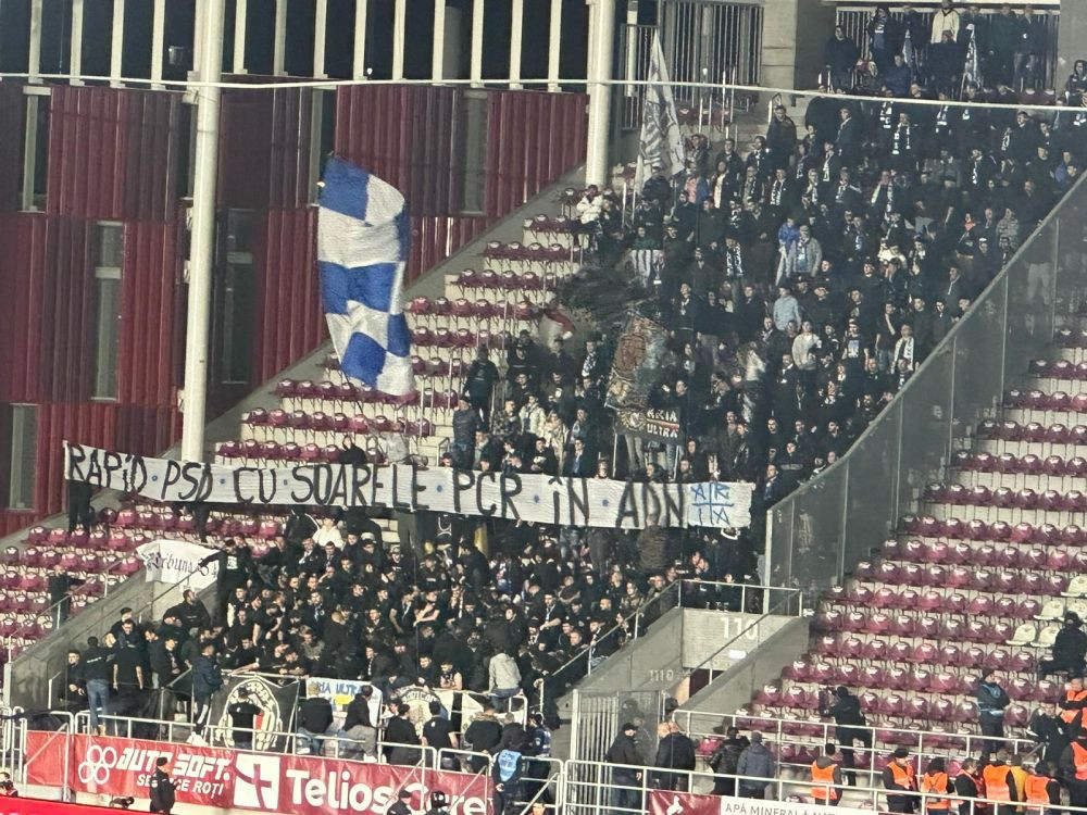 Mesaje acide pe bannerele afișate la Rapid - Farul _4