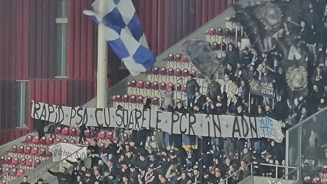 Mesaje acide pe bannerele afișate la Rapid - Farul _6