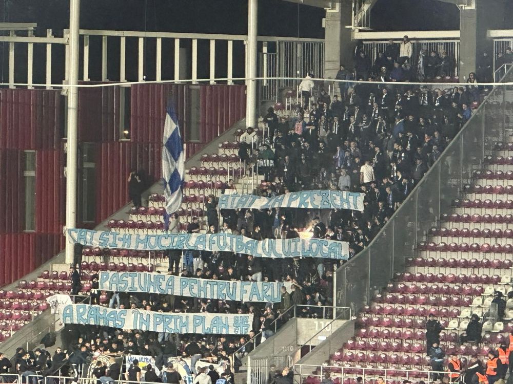 Mesaje acide pe bannerele afișate la Rapid - Farul _7