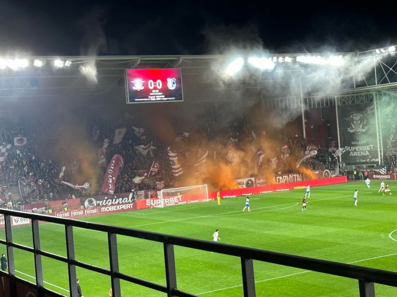 Fierbe Giuleștiul! Imagini din tribune la Rapid - Farul_7
