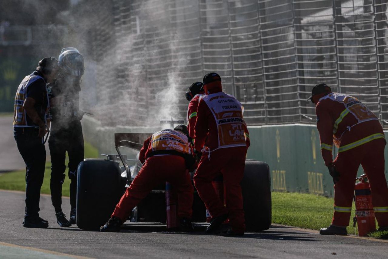 Verstappen a câștigat MP al Australiei, după o cursă haotică! Leclerc a abandonat, iar monopostul lui Russell a luat foc_2