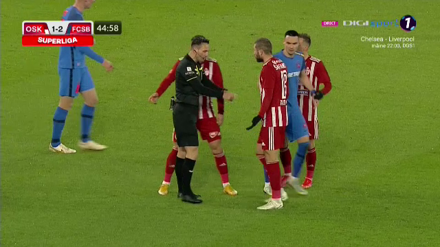 Jucătorii lui Sepsi au sărit la gâtul lui Sebastian Colțescu! Decizia luată în favoarea FCSB-ului i-a scos din minți_12