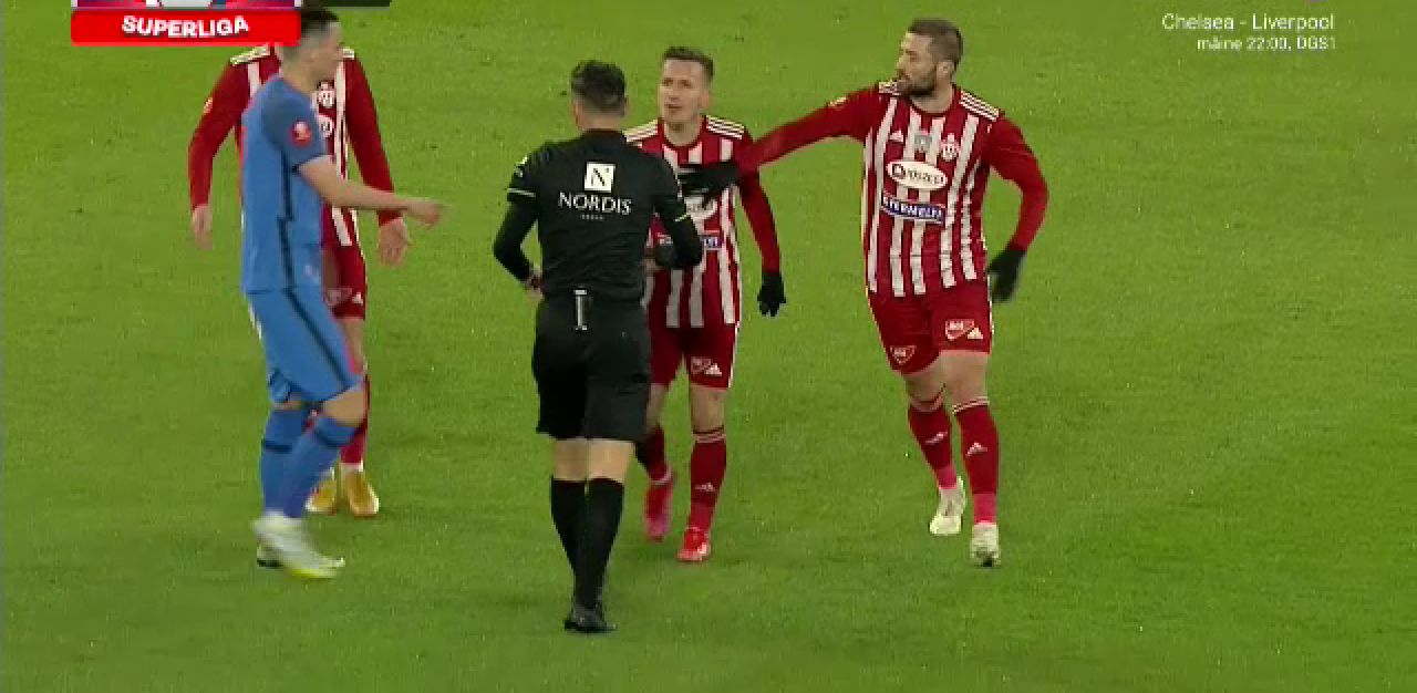 Jucătorii lui Sepsi au sărit la gâtul lui Sebastian Colțescu! Decizia luată în favoarea FCSB-ului i-a scos din minți_15
