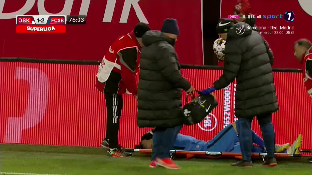 Veste proastă pentru FCSB! Un jucător important s-a accidentat și a fost scos pe targă din teren_9