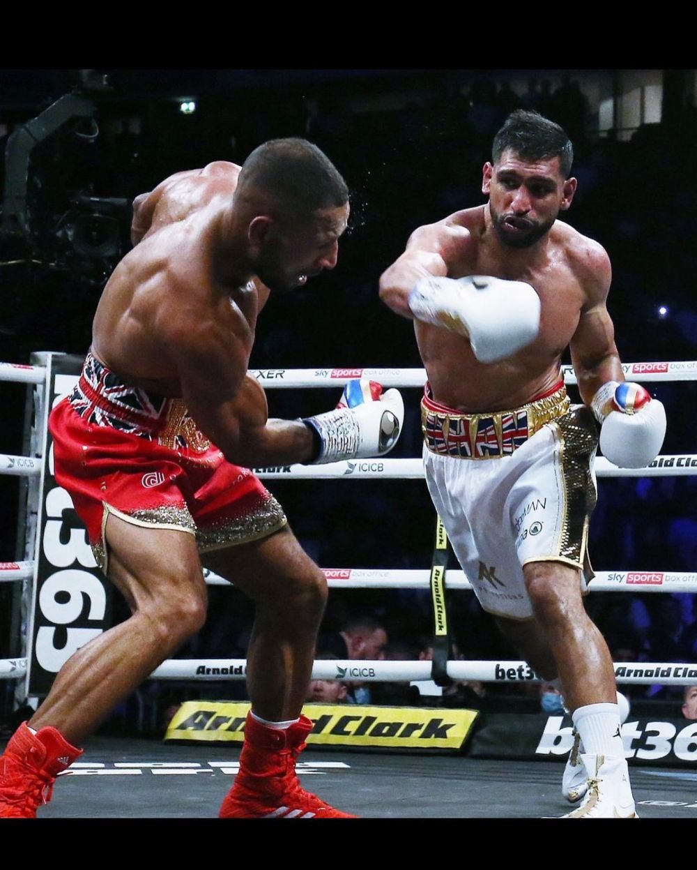 Boxerul Amir Khan a fost suspendat doi ani pentru dopaj, după ce se retrăsese din activitate!_11