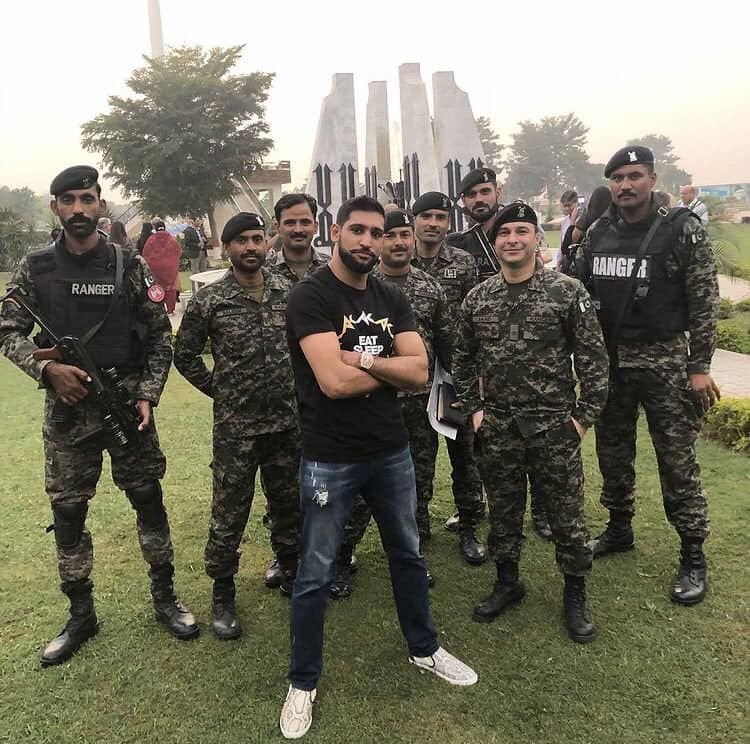 Boxerul Amir Khan a fost suspendat doi ani pentru dopaj, după ce se retrăsese din activitate!_12
