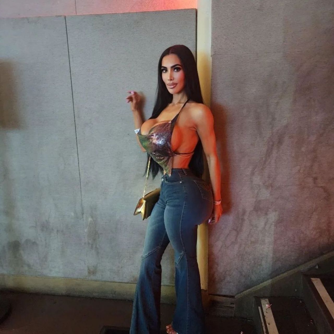 A cheltuit 40.000 de dolari pentru a arăta precum Kim Kardashian dar a murit subit pe patul de spital după o operație eșuată _12