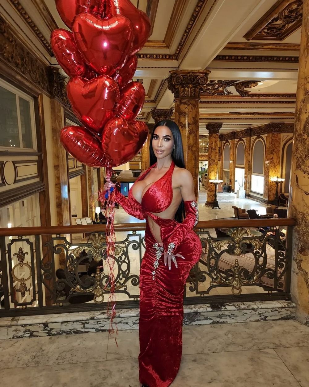 A cheltuit 40.000 de dolari pentru a arăta precum Kim Kardashian dar a murit subit pe patul de spital după o operație eșuată _18