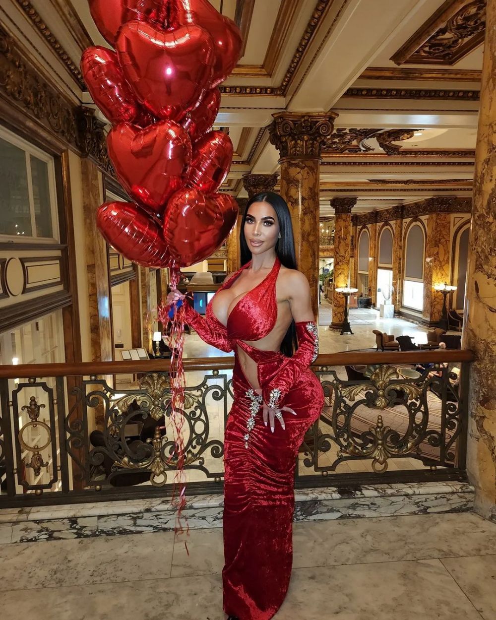 A cheltuit 40.000 de dolari pentru a arăta precum Kim Kardashian dar a murit subit pe patul de spital după o operație eșuată _18