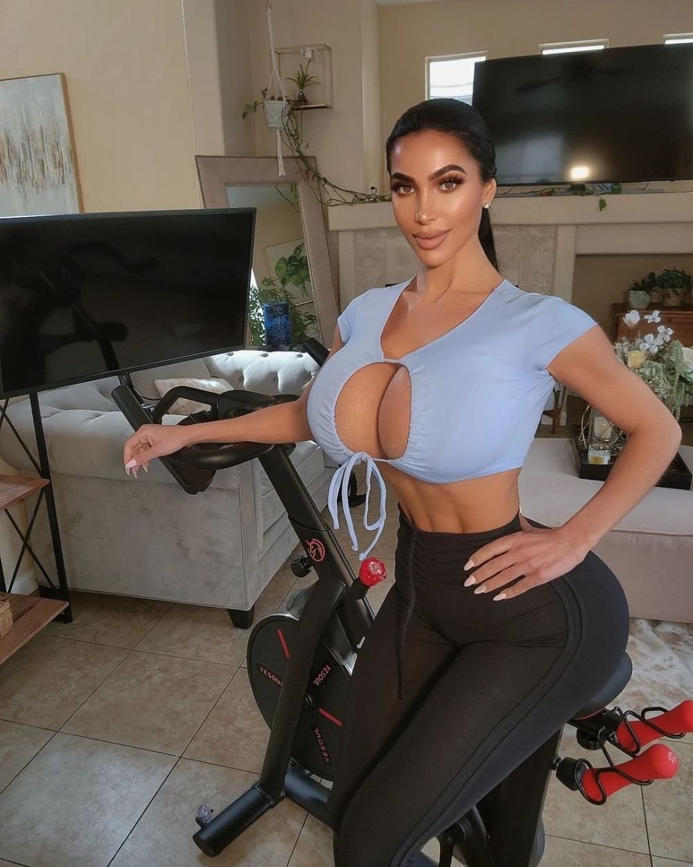 A cheltuit 40.000 de dolari pentru a arăta precum Kim Kardashian dar a murit subit pe patul de spital după o operație eșuată _21