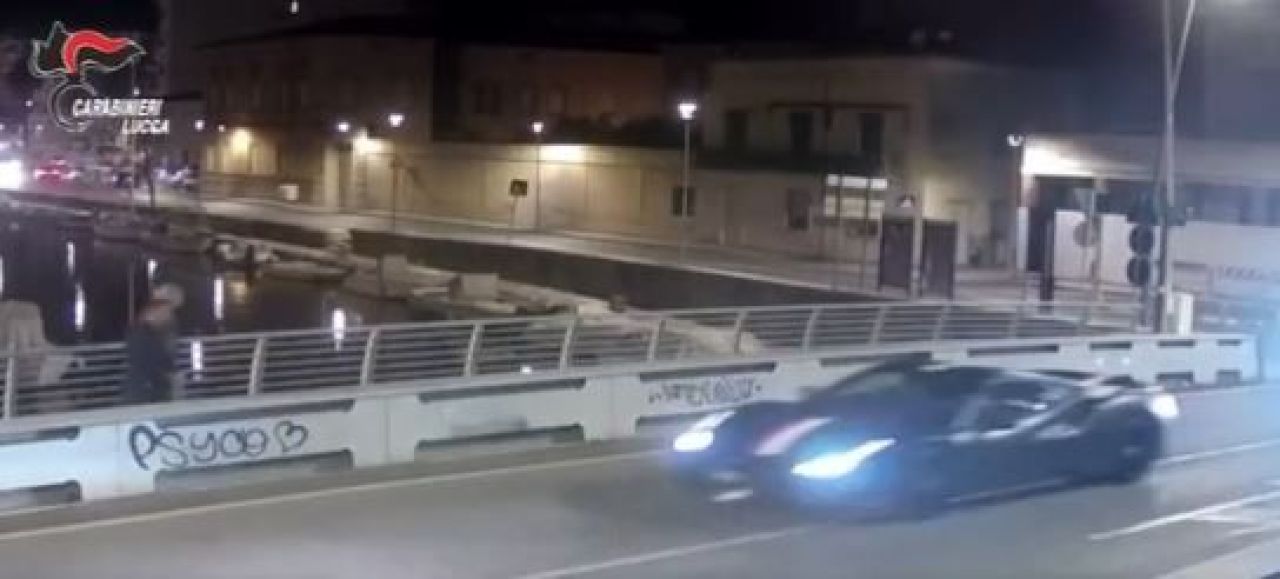 Hoții care l-au jefuit pe Charles Leclerc pe stradă au fost arestați! Au apărut imagini cu pilotul Ferrari în timp ce i-a urmărit prin oraș _1