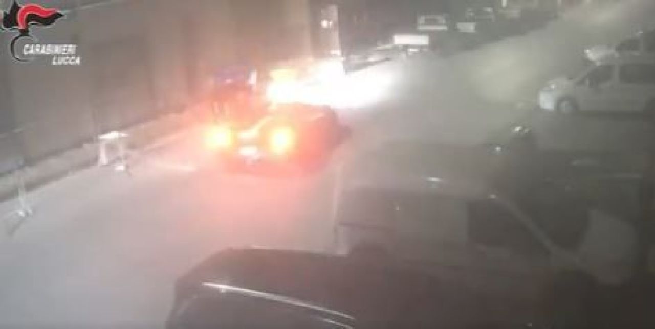 Hoții care l-au jefuit pe Charles Leclerc pe stradă au fost arestați! Au apărut imagini cu pilotul Ferrari în timp ce i-a urmărit prin oraș _2
