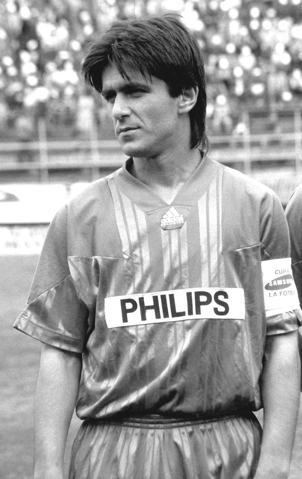 Marius Lăcătuș împlinește 59 de ani. Cele mai tari imagini din cariera 