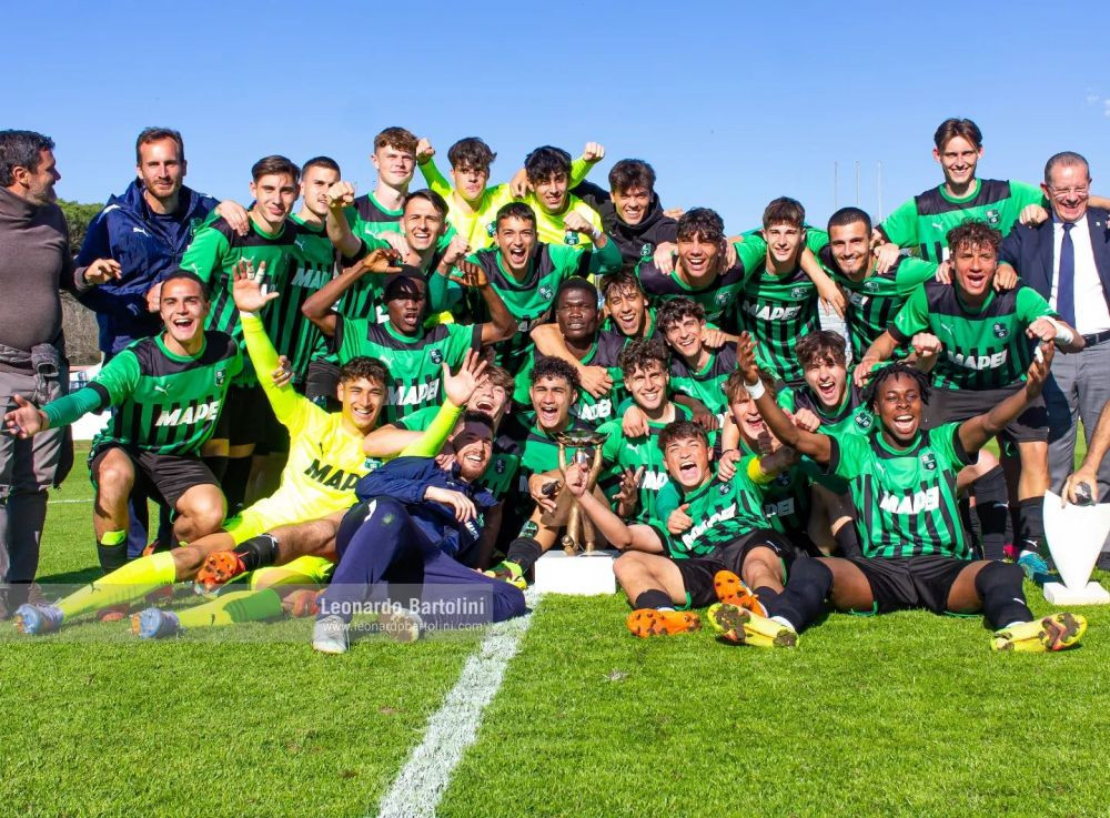 Vodă Caragea! Atacantul rom&acirc;n Adrian Caragea, &rdquo;rebelul&rdquo; de la națională, a c&acirc;știgat Turneul Viareggio cu Sassuolo