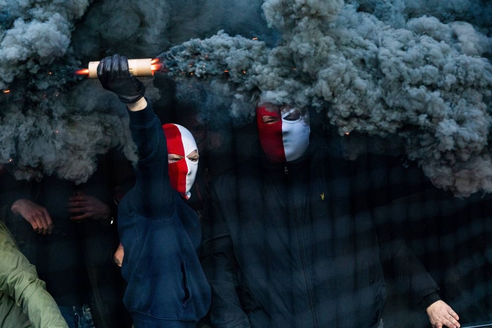 Feyenoord - Ajax, întrerupt din nou! Klaassen s-a ales cu capul spart după ce a fost lovit de un obiect aruncat din tribune_6