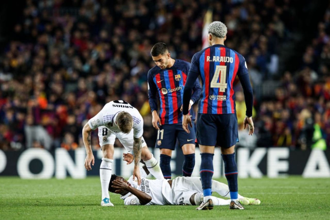 „Trebuie să gândim mai mult!” Vinicius, 'taxat' de un coechipier după atitudinea din El Clasico! Nici Ronald Araujo nu l-a menajat_1