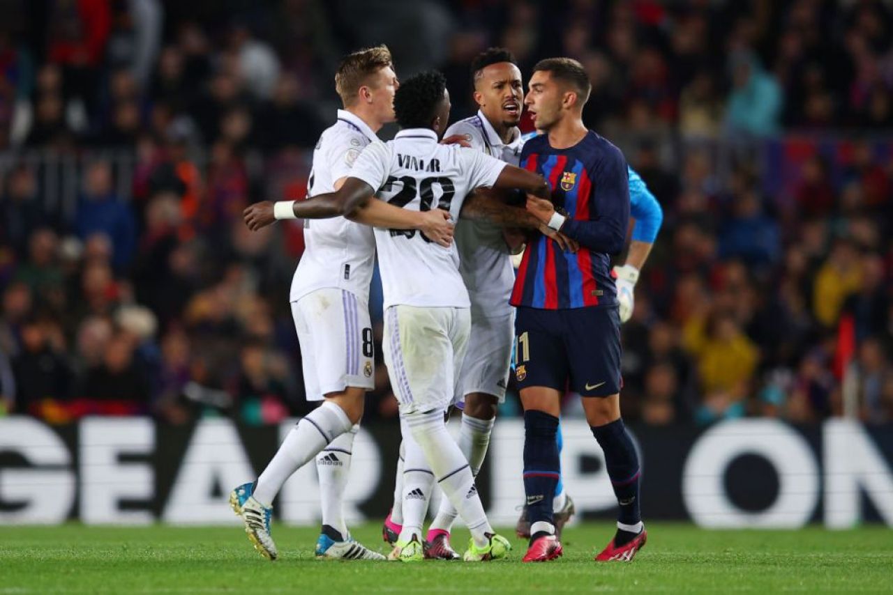 „Trebuie să gândim mai mult!” Vinicius, 'taxat' de un coechipier după atitudinea din El Clasico! Nici Ronald Araujo nu l-a menajat_13